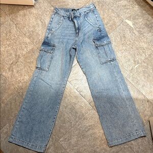 Aeropostale high rise wide leg cargo pants size 4 Short